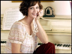 Catherine Bell, pianino