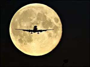 Samolot, Księżyc