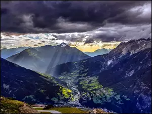 Torsten Muehlbacher, Burzowe Chmury, Alpy, Dolina