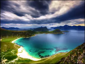 Z lotu ptaka, GOry, Jezioro, Chmury, Norwegia