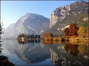 Jesień, Jezioro, Drzewa, Góry, Domy