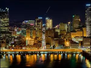 Nocą, Pittsburgh, Miasto