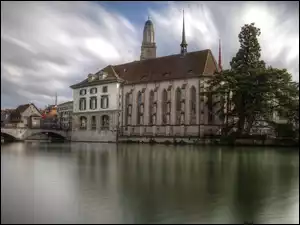 Rzeka Limmat, Szwajcaria, Zurych, Wieża Katedry Grossmunster