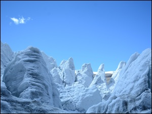 Białe góry lodowe na Antarktydzie