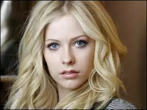 Avril Lavigne, Odbicie, Blondynka, Lustro