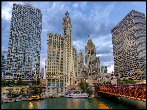 Drapacze chmur w Chicago przy rzece