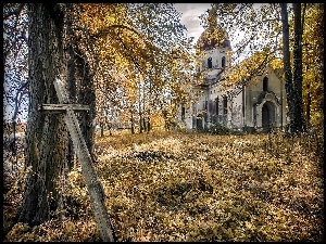 Krajobraz jesienny z cerkwią