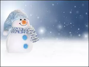 Uśmiechnięty bałwanek w czapeczce i szaliku na śniegu