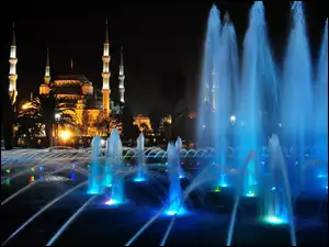 Fontanna przed meczetem w Istambule