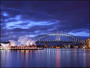 Opera i most w Sydney nocą