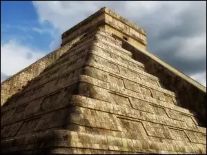 Piramida Kukulkana w meksykańskim miasteczku Chichén Itzá