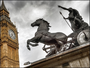 Pomnik Boadicea w Londynie z widokiem na Big Ben