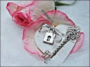 Walentynkowe serce z różą i kluczem