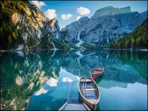 Góry Dolomity, Włochy, Dolina Val di Braies, Łódki, Dolina Val Pusteria, Jezioro Pragser Wildsee