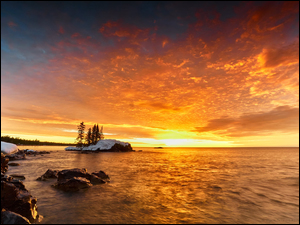 Wyspa, Zachód słońca, Stan Minnesota, Stany Zjednoczone, Kamienie, Jezioro Superior, Drzewa