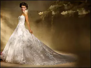 Sesja zdjęciowa kobiety w pięknej sukni ślubnej