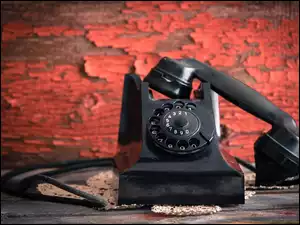 Czarny telefon retro