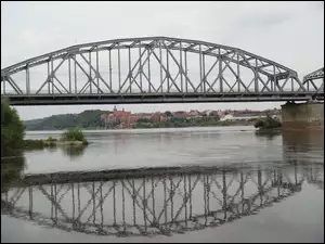 Grudziądzki most w odbiciu Wiślanym