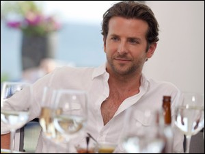Aktor Bradley Cooper za bufetem