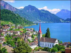 Widok na Jezioro Czterech Kantonów w szwajcarskim mieście Weggis