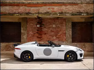 Biały samochód Jaguar 2016 F-TYPE Project 7