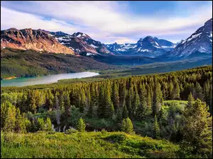 Two Medicine-region w Glacier National Park w amerykańskim stanie Montana