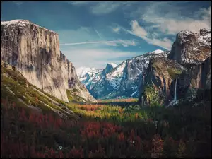 Góry w Parku Narodowym Yosemite w Kalifornii