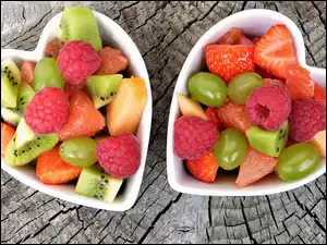 Mix owoców w miseczkach