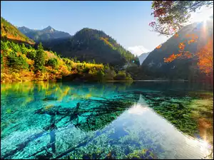 Park Narodowy Jiuzhaigou w północnej części chińskiej prowincji Syczuan