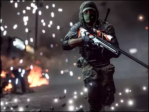 Żołnierz z karabinem w grze komputerowej Battlefield 4