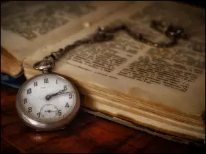 Zegarek na książce