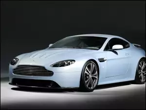 Biały Aston Martin V8 Vantage
