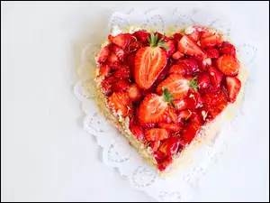 Ciasto z truskawkami w kształcie serca