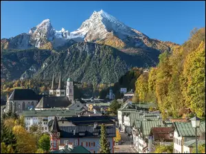 Miejscowość Berchtesgaden w Alpach Salzburskich w Niemczech