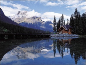 Góry, Dom, Park Narodowy Yoho,  Kanada, Drzewa, Jezioro Emerald Lake, Most