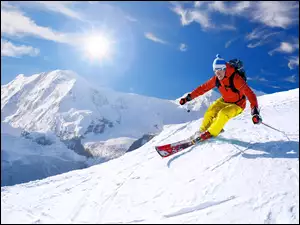 Mężczyzna uprawiający narciarstwo