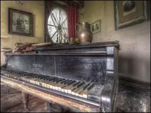 Dzban na pianinie