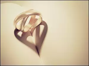Obrączki dające cień w kształcie serca