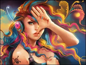 Kobieta z kolorowymi włosami i słuchawkami