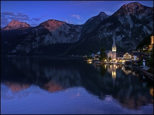 Hallstatt, Domy, Noc, Austria, Góry Alpy Salzburskie, Jezioro Hallstattersee, Kościół