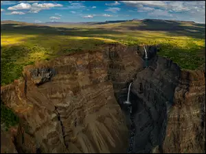 Wodospad na płaskowyżu Plateau w syberyjskim rezerwacie Putorana