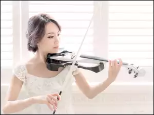Kobieta z skrzypcami