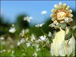 Figurka słonecznika na łące z polnymi kwiatami
