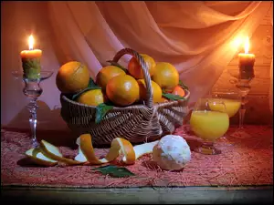 Kosz mandarynek przy świecach