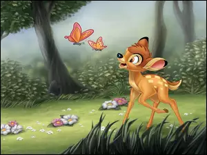 Bambi z motylami w lesie