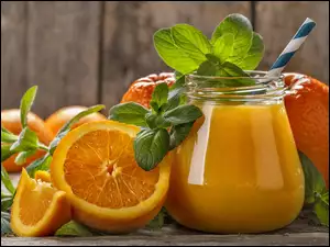 Słoik z sokiem pomarańczowym