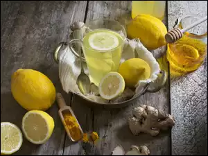Herbata z miodem i cytryną