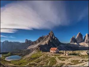 Promienie słońca w włoskich Dolomitach