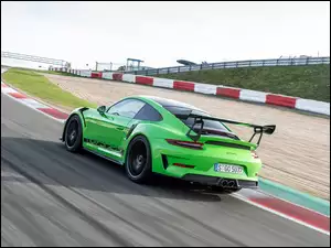 Samochód Porsche 911 GT3 z 2019 roku