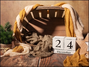Data 24 grudnia z choinką i koszykiem w szalu